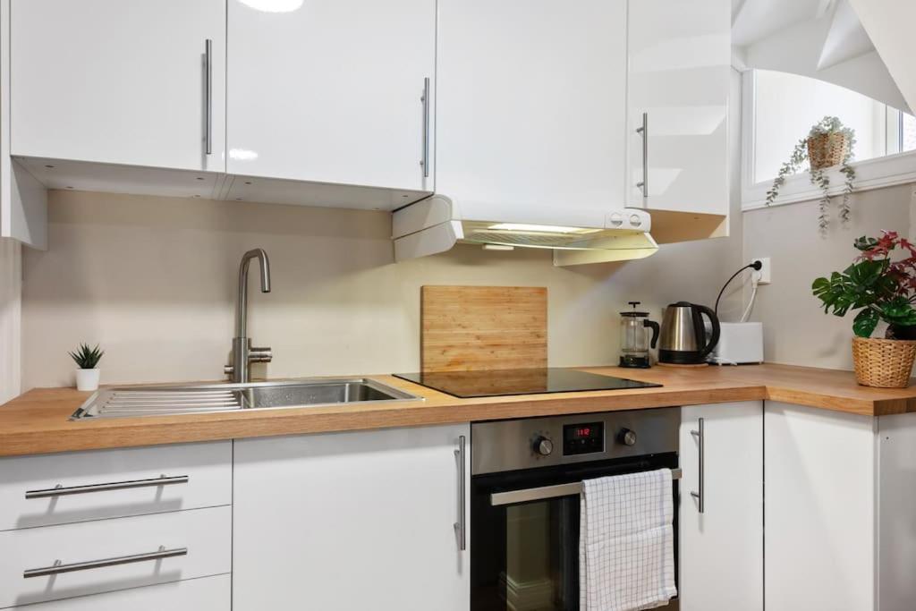 New! Modern City Apt: Central W/ Private Entrence Bergen Esterno foto