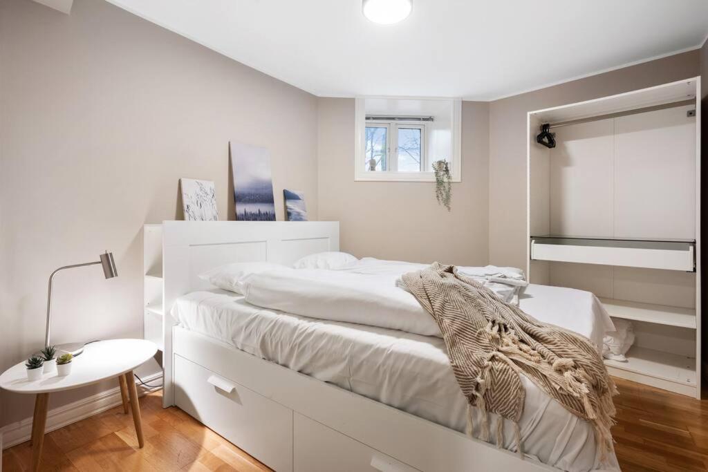 New! Modern City Apt: Central W/ Private Entrence Bergen Esterno foto