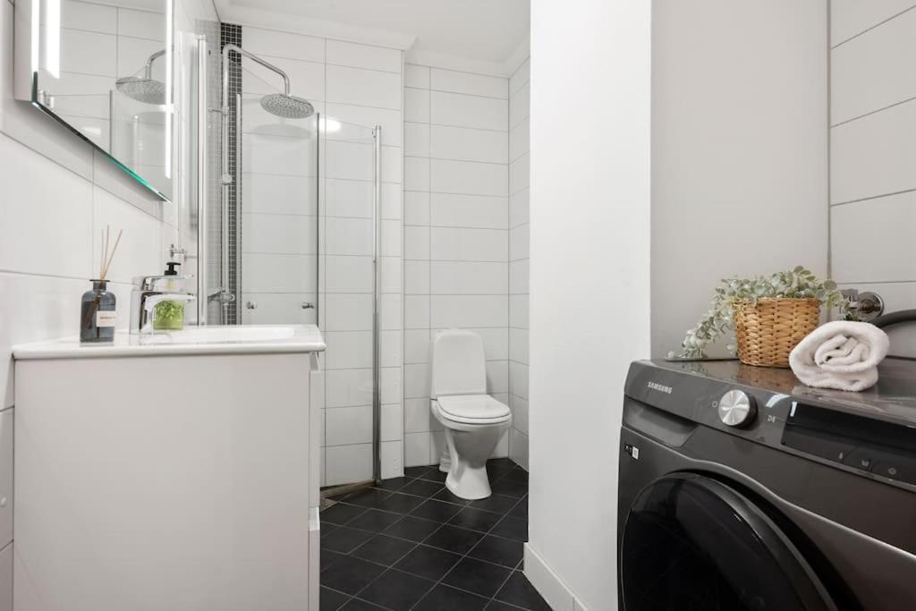 New! Modern City Apt: Central W/ Private Entrence Bergen Esterno foto